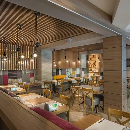Luxury Marina Sands Beach 4* Obzor